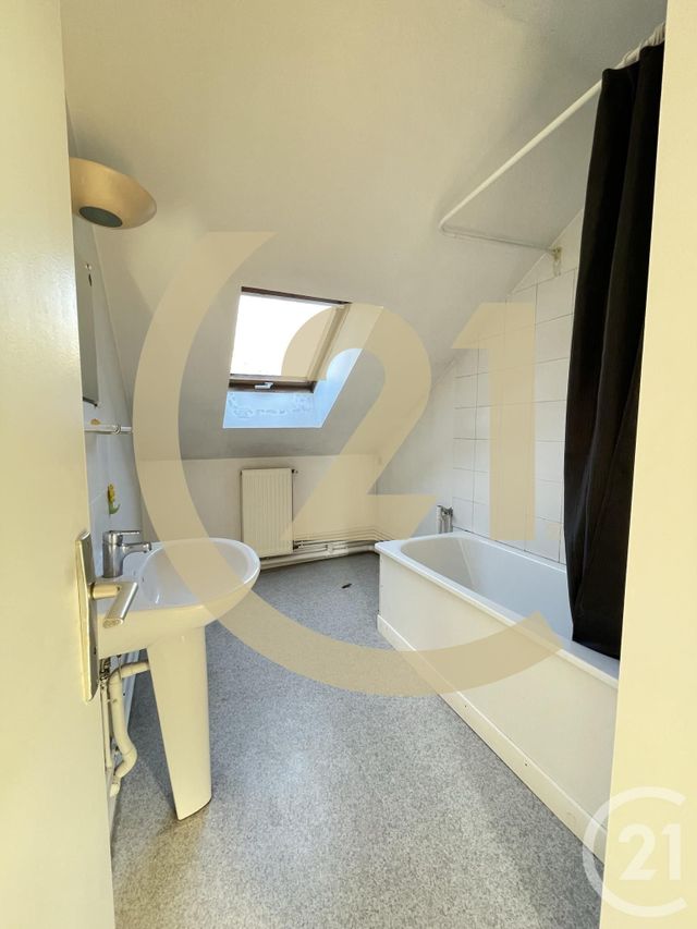 Appartement &agrave; louer - 3 pi&egrave;ces - 53,60 m2 - Lillebonne - 76 - HAUTE-NORMANDIE