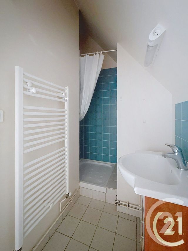 Afficher la photo en grand Appartement F5 à louer - 4 pièces - 108 m2 - Caudebec En Caux - 76 - HAUTE-NORMANDIE