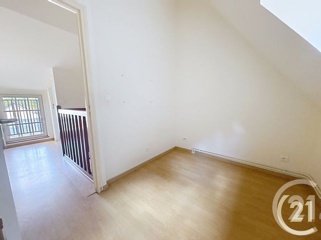 Afficher la photo en grand Appartement F5 à louer - 4 pièces - 108 m2 - Caudebec En Caux - 76 - HAUTE-NORMANDIE