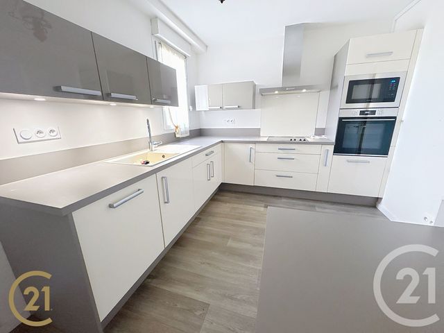 Afficher la photo en grand Appartement à louer - 3 pièces - 84,62 m2 - Lillebonne - 76 - HAUTE-NORMANDIE