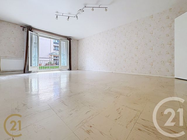 Afficher la photo en grand Appartement à louer - 3 pièces - 84,62 m2 - Lillebonne - 76 - HAUTE-NORMANDIE