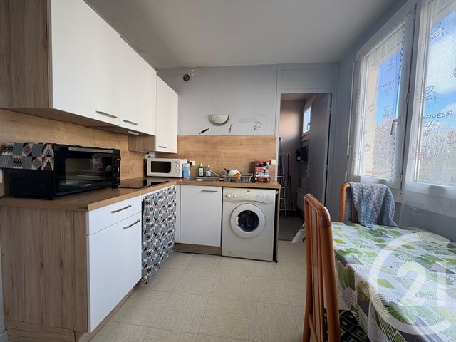 Afficher la photo en grand Appartement F3 à louer - 3 pièces - 63,42 m2 - Lillebonne - 76 - HAUTE-NORMANDIE