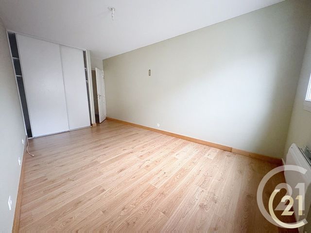 Appartement &agrave; louer - 3 pi&egrave;ces - 74,85 m2 - Lillebonne - 76 - HAUTE-NORMANDIE
