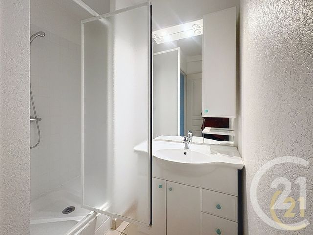 Appartement &agrave; louer - 3 pi&egrave;ces - 74,85 m2 - Lillebonne - 76 - HAUTE-NORMANDIE