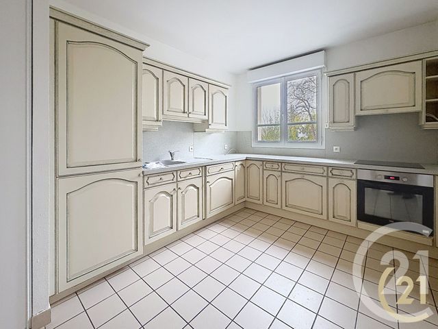 Appartement &agrave; louer - 3 pi&egrave;ces - 74,85 m2 - Lillebonne - 76 - HAUTE-NORMANDIE