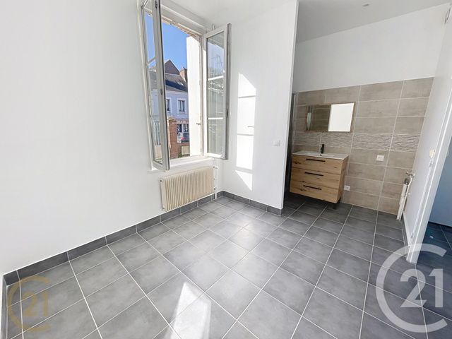 Appartement &agrave; louer - 2 pi&egrave;ces - 25,35 m2 - Lillebonne - 76 - HAUTE-NORMANDIE
