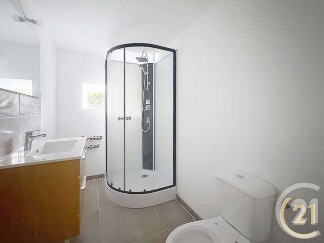 Appartement &agrave; louer - 21 pi&egrave;ces - 32,62 m2 - Lillebonne - 76 - HAUTE-NORMANDIE