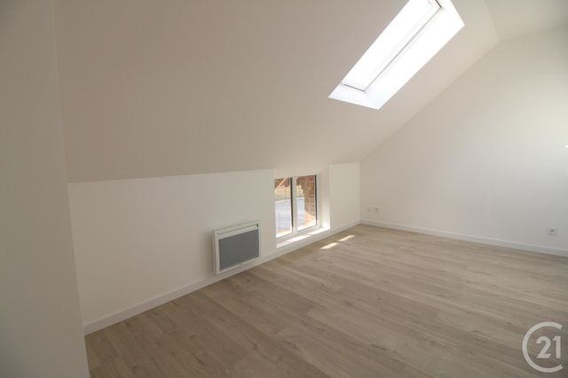 Maison &agrave; louer - 4 pi&egrave;ces - 82,84 m2 - Melamare - 76 - HAUTE-NORMANDIE